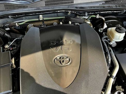 Used 2020 Toyota Tacoma TRD Sport w/ Technology Package RWD image 30