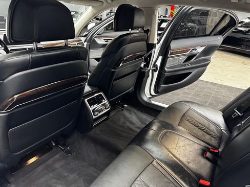 Used 2021 BMW 750i xDrive AWD/4WD image 42