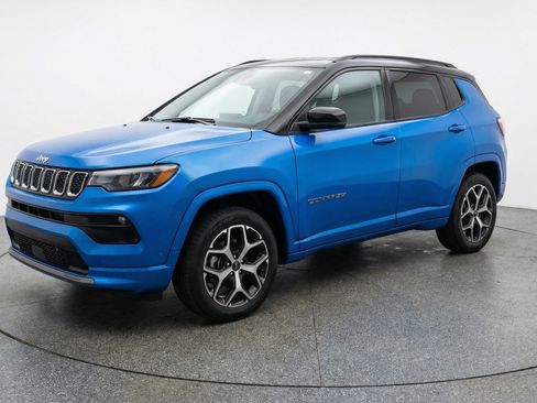 Used 2025 Jeep Compass Limited AWD/4WD image 3