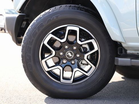 Used 2024 Ford Bronco Outer Banks image 2