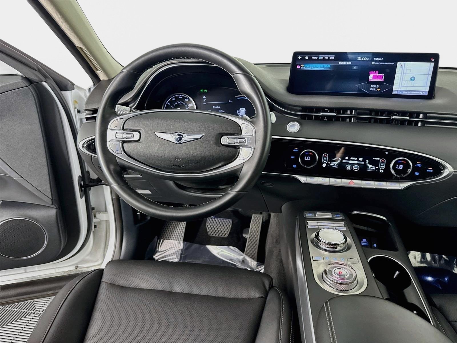 Certified 2024 Genesis GV70 2.5T w/ Select Package AWD/4WD image 24