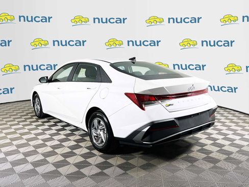 Certified 2024 Hyundai Elantra SE image 5