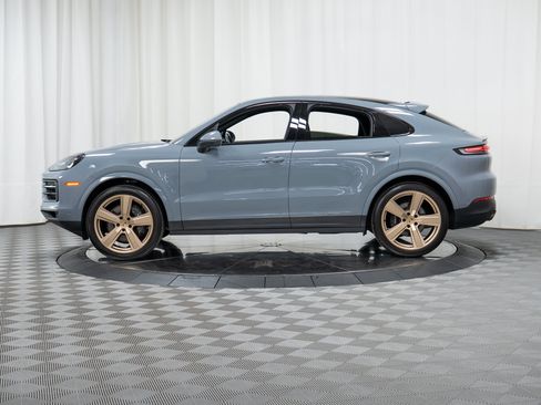 Certified 2024 Porsche Cayenne Coupe AWD/4WD image 32
