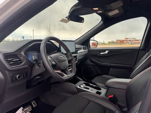 Used 2024 Ford Escape ST-Line w/ Tech Pack #1 AWD/4WD image 8
