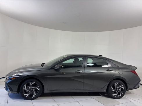 New 2025 Hyundai Elantra SEL FWD image 2