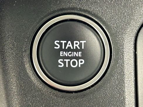 Used 2025 Land Rover Defender 110 S image 25