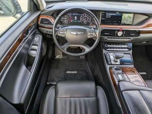 Used 2017 Genesis G90 3.3T Premium image 12