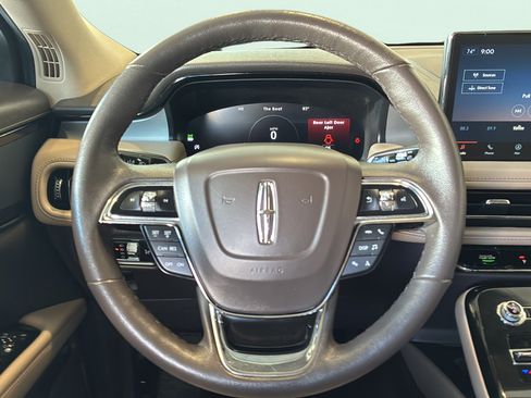 Used 2022 Lincoln Nautilus FWD w/ Premium Package image 28
