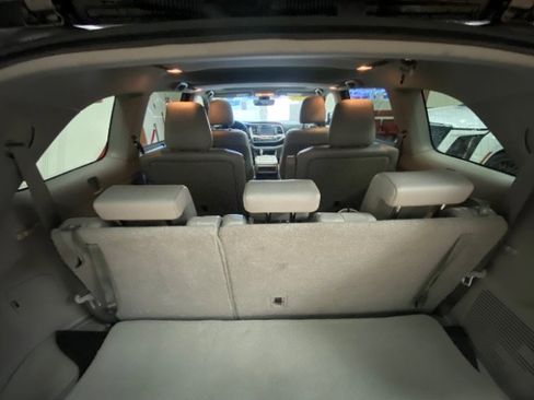 Used 2019 Toyota Highlander Limited FWD image 7