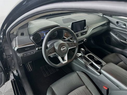 Used 2024 Nissan Altima 2.5 SV image 30