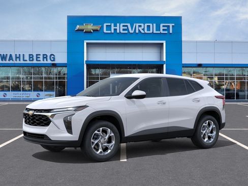 New 2026 Chevrolet Trax LS w/ LS Convenience Package FWD image 26