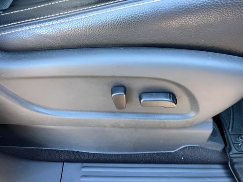 Used 2019 Nissan Titan SL w/ Midnight Edition image 33