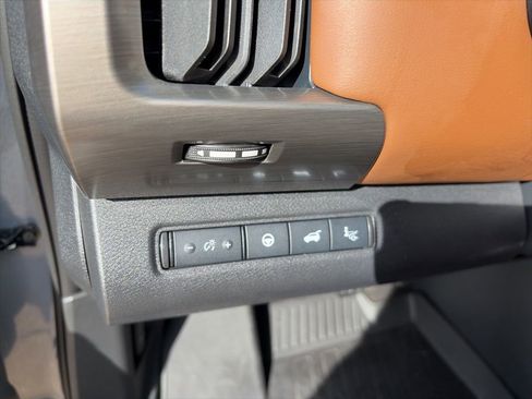 Certified 2024 Nissan Pathfinder Platinum image 14