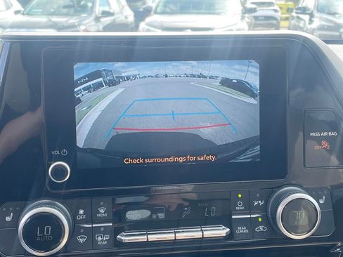 Used 2023 Toyota Highlander XLE FWD image 18