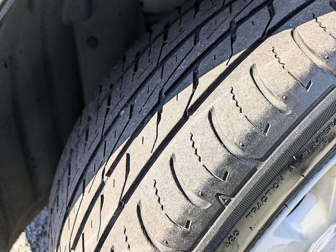 Used 2012 Nissan Versa SV w/ Convenience Pkg image 11