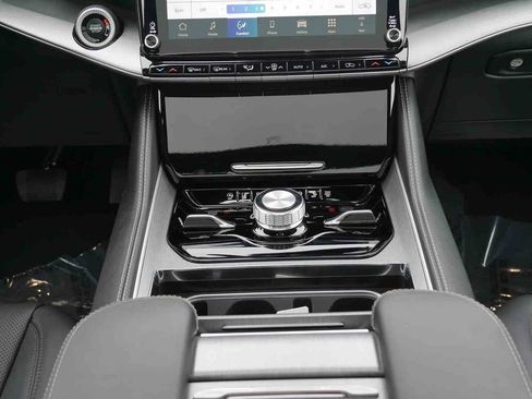 New 2025 Jeep Wagoneer L Series II w/ Convenience Group I AWD/4WD image 7