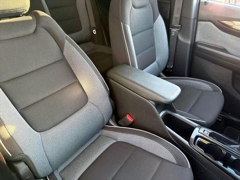 Used 2025 Chevrolet TrailBlazer LT w/ Driver Confidence Package image 8