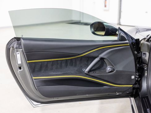 Used 2023 Ferrari 812 GTS image 32