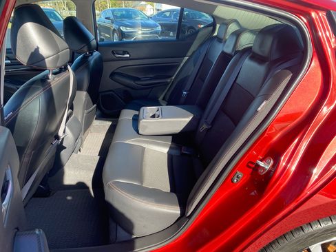 Used 2022 Nissan Altima 2.5 SR image 11