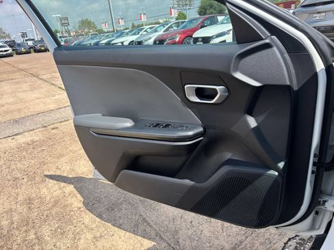 Used 2025 Kia K4 FWD image 18