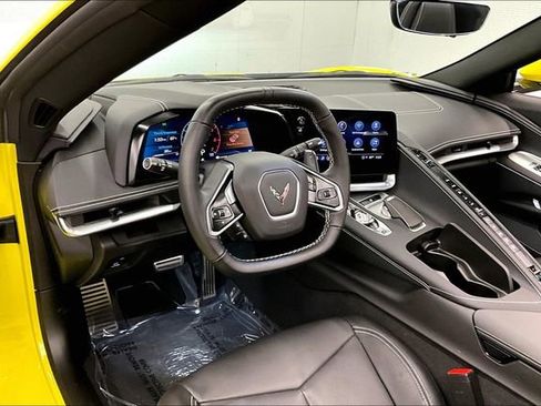 Used 2022 Chevrolet Corvette Stingray Convertible w/ Z51 Performance Package image 17