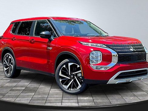 Used 2024 Mitsubishi Outlander SE image 2