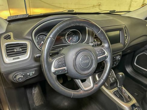 Used 2019 Jeep Compass Latitude w/ Popular Equipment Group AWD/4WD image 20