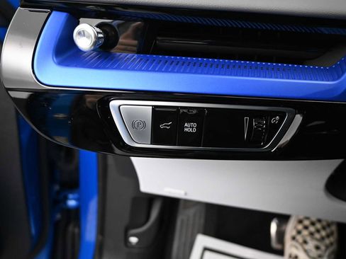 New 2026 Cadillac Optiq Luxury 1 image 17