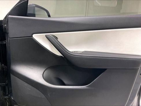 Used 2022 Tesla Model Y Performance image 23