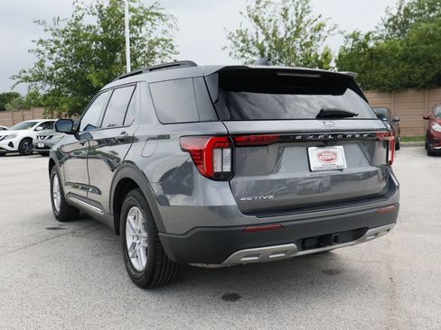 Used 2025 Ford Explorer Active w/ Active Comfort Package RWD image 6