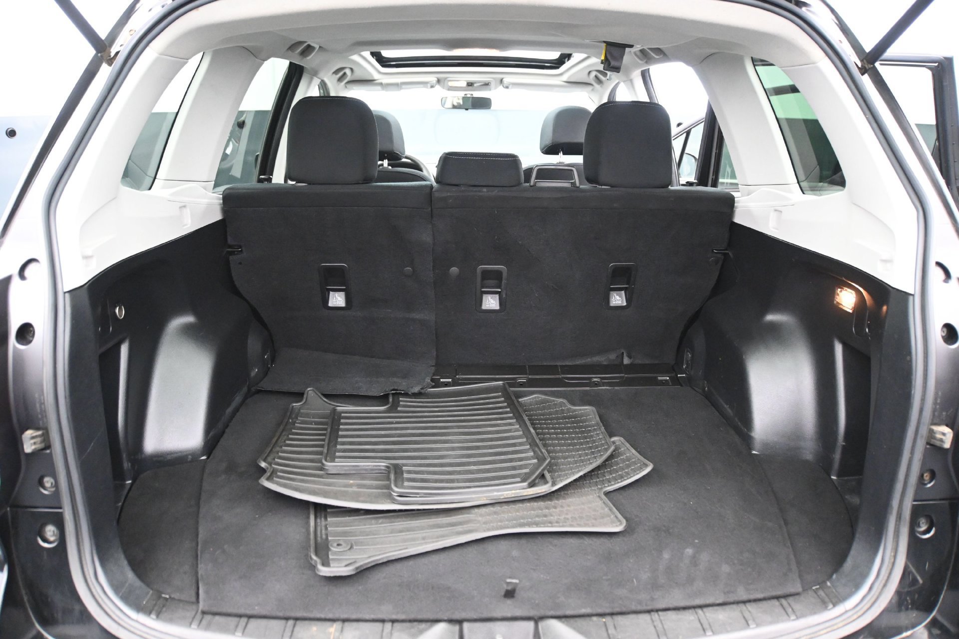 Used 2018 Subaru Forester 2.5i Premium w/ All-Weather Package AWD/4WD image 15