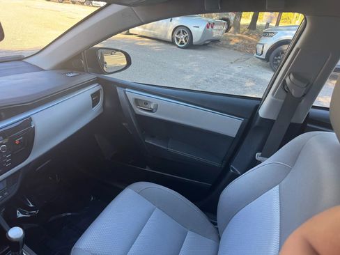 Used 2016 Toyota Corolla LE image 19