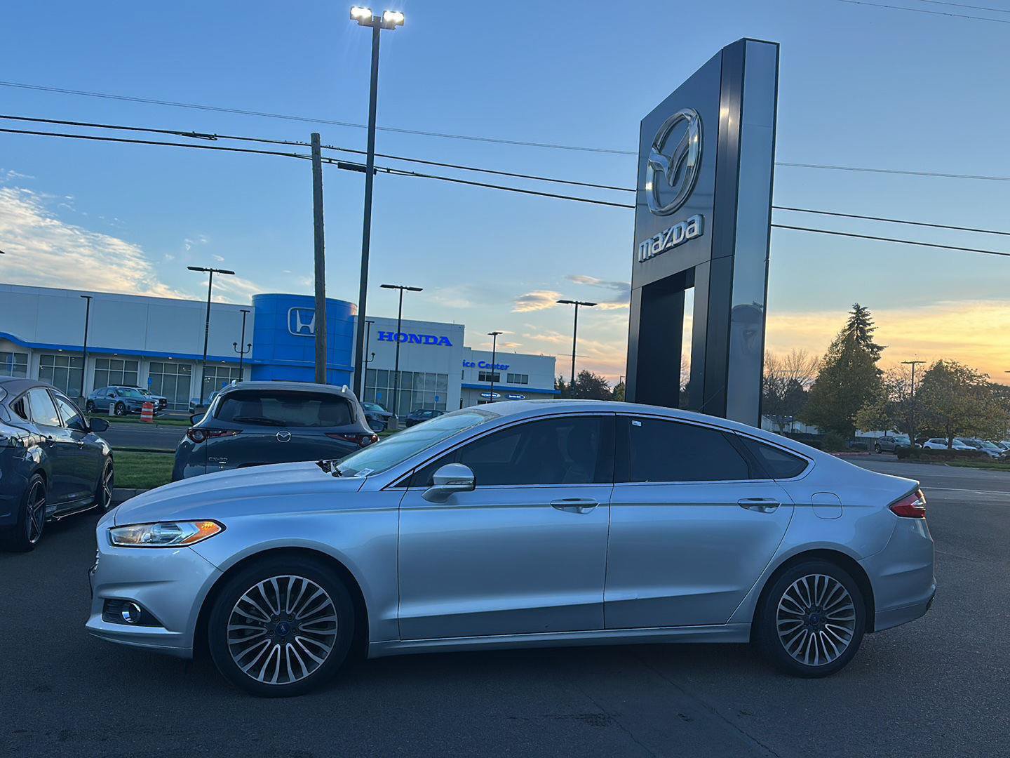 Used 2016 Ford Fusion SE w/ Equipment Group 202A AWD/4WD image 2