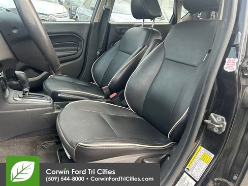 Used 2013 Ford Fiesta Titanium FWD image 5