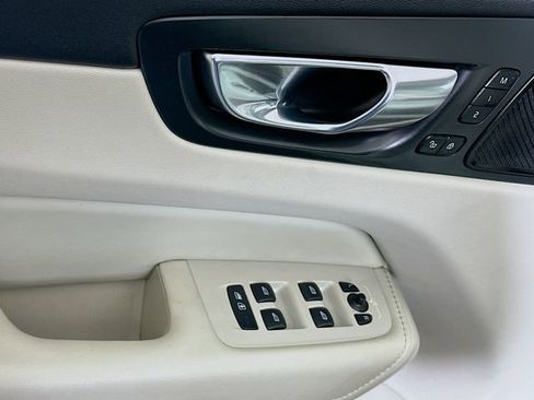 Used 2022 Volvo XC60 B5 Inscription w/ Advanced Package image 18