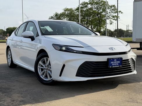 Used 2025 Toyota Camry LE FWD image 2