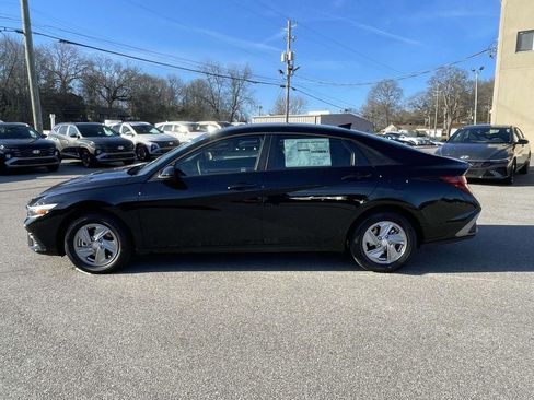 New 2026 Hyundai Elantra SE image 2