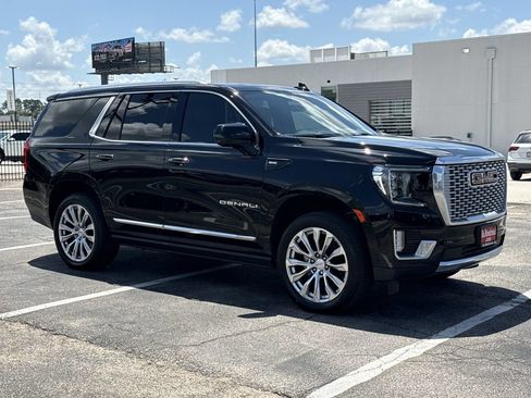 Used 2023 GMC Yukon Denali w/ Denali Reserve Package AWD/4WD image 3