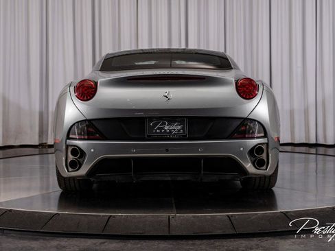 Used 2014 Ferrari California image 20