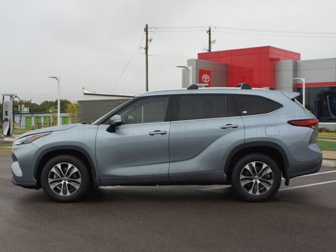 Used 2022 Toyota Highlander XLE image 13