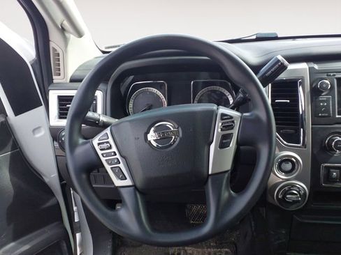 Used 2019 Nissan Titan SV AWD/4WD image 9