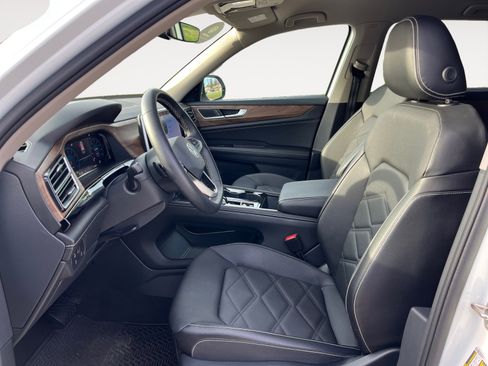 Certified 2024 Volkswagen Atlas SE image 11