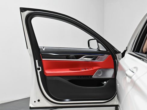 Used 2022 BMW ALPINA B7 xDrive w/ Luxury Rear Seating Package image 22