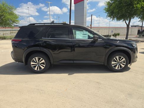 New 2026 Nissan Pathfinder SL FWD image 2
