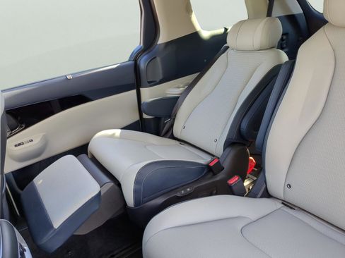 Certified 2025 Kia Carnival SX Prestige image 31