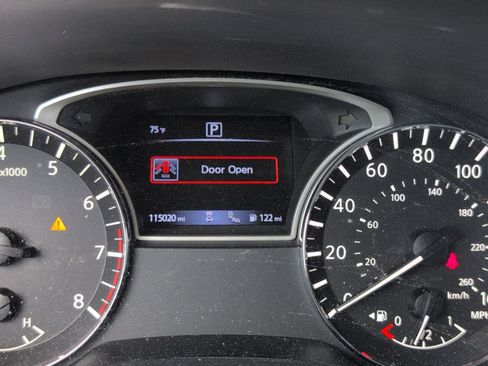 Used 2019 Nissan Pathfinder SV FWD image 4