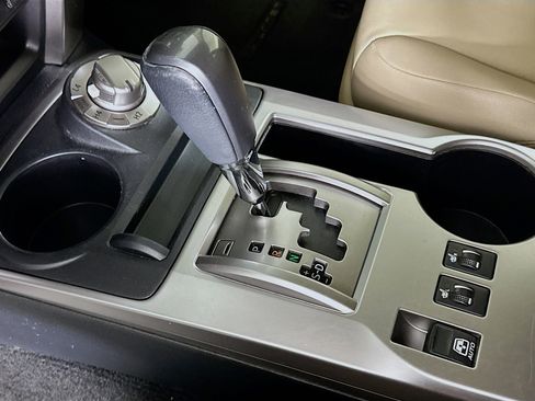 Used 2018 Toyota 4Runner SR5 Premium image 25