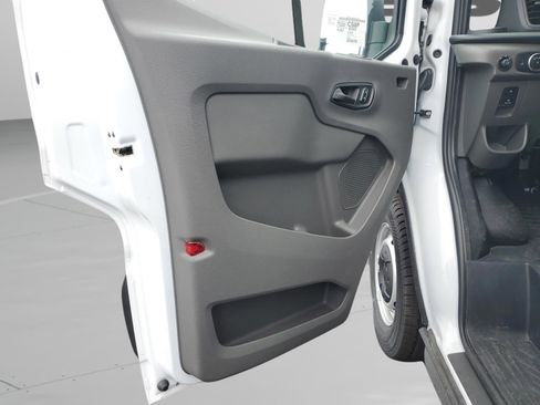 New 2024 Ford Transit 250 148 Medium Roof image 28