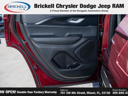 New 2025 Jeep Grand Cherokee Altitude image 12