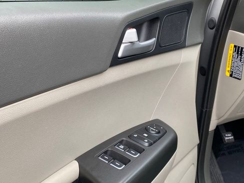 Used 2019 Kia Sportage LX FWD image 11